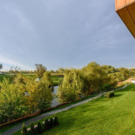 Il Lago - Turquoise - Cozy Luxurious Smart Home By The Lake Voluntari المظهر الخارجي الصورة