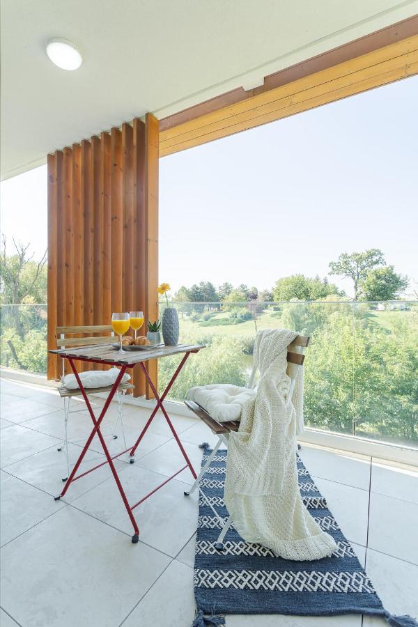 Il Lago - Turquoise - Cozy Luxurious Smart Home By The Lake Voluntari المظهر الخارجي الصورة