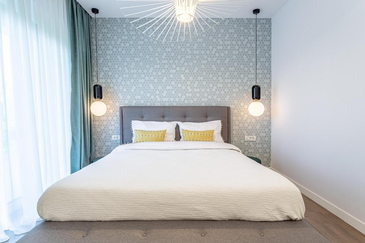 Il Lago - Turquoise - Cozy Luxurious Smart Home By The Lake Voluntari المظهر الخارجي الصورة